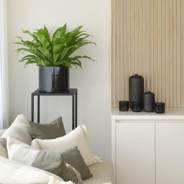 Seaside minimalism. Our long-standing partner Bouwinterieur specialises in renovating these stunning apartments in the Knokke seaside area. For the styling of these properties, we choose to rely on neutral colours⁠.⁠
⁠
⁠
#scapa #scapahome #escapetheordinary #furniture #belgiandesign #interior #interiordesign #interiorstyling #designer #bouwinterieur #knokke #seaside #apartment #knokkeheist #myknokkeheist #propertystyling